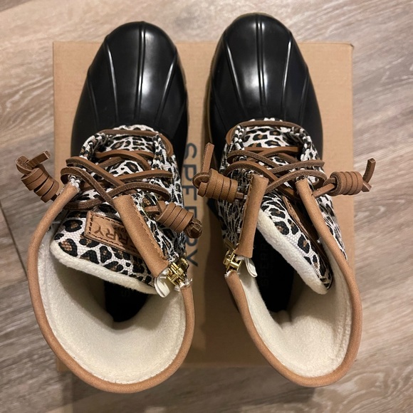 Sperry Leopard Duck Boots  Women’s size 6 - Picture 10 of 11